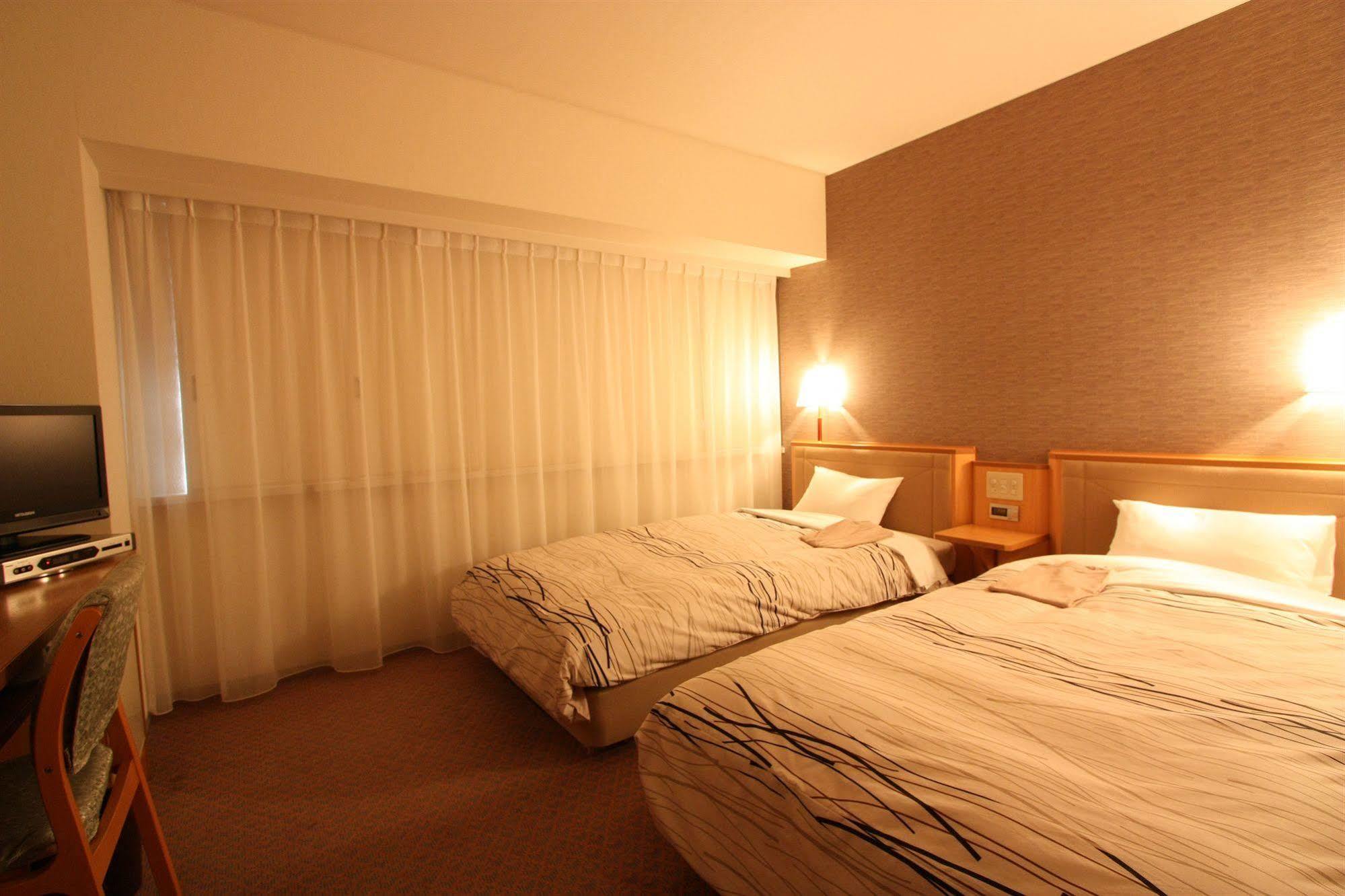 Kanazawa Manten Hotel Ekimae Экстерьер фото