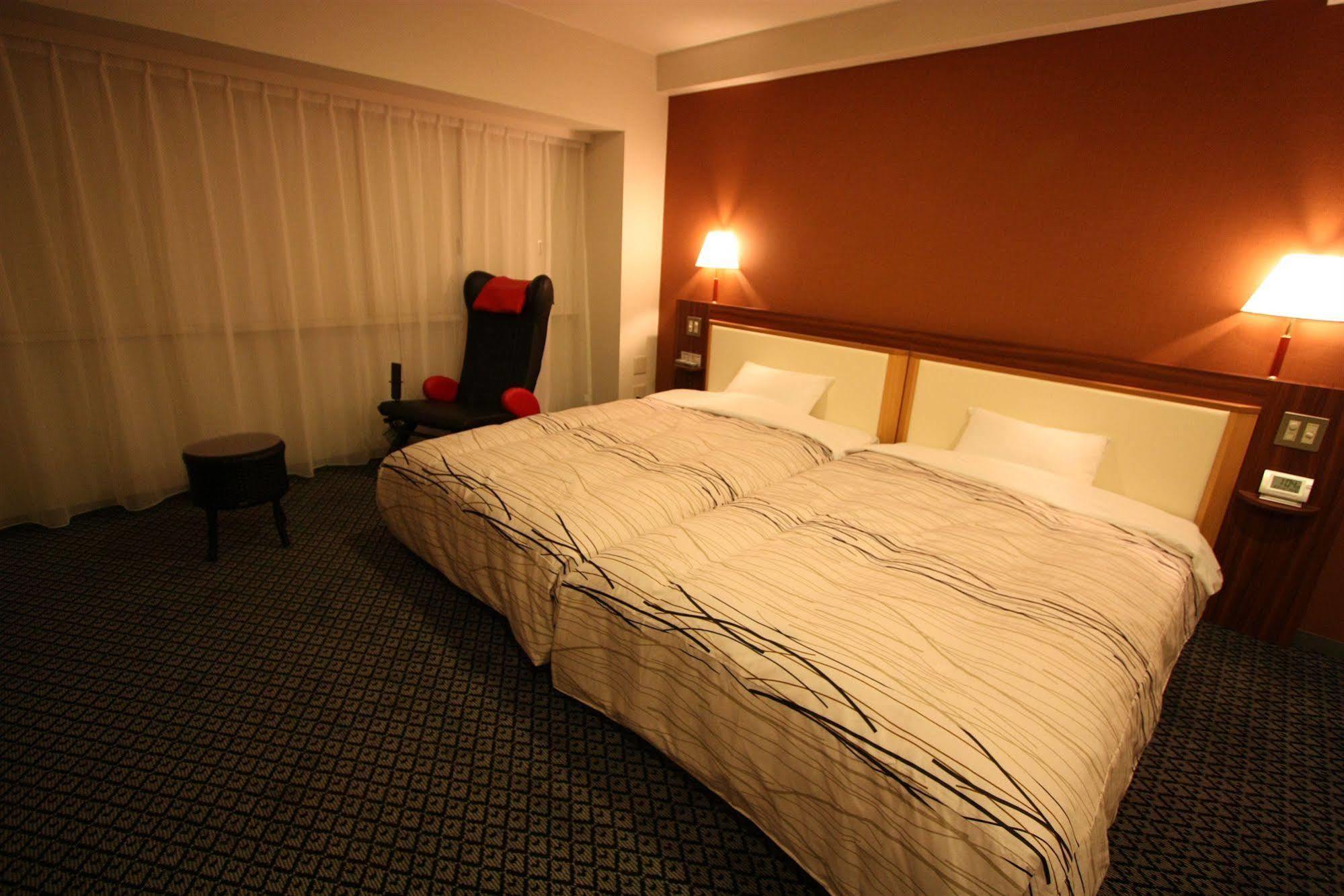 Kanazawa Manten Hotel Ekimae Экстерьер фото